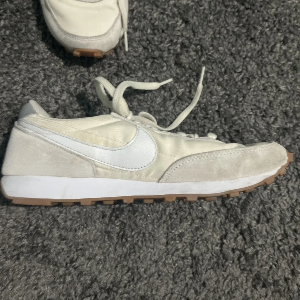 Nike Daybreak Sneaker Women US 7.5 White Pale Ivory Light Smoke Grey Retro Shoes - Picture 4 of 16